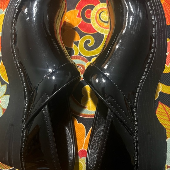 Dansko black patent leather closed-back clogs. Very good condition. Size 41 W - Picture 7 of 12